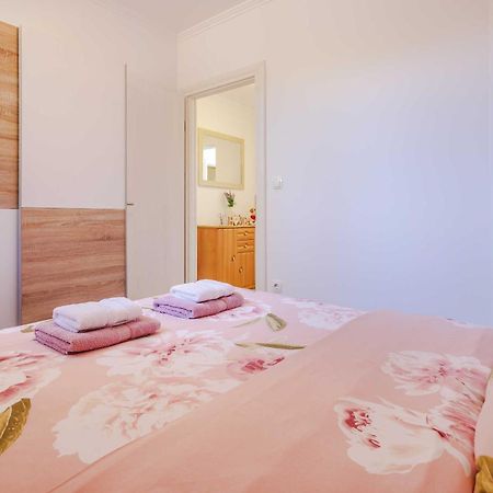 Apartments Rose Čižići Bagian luar foto