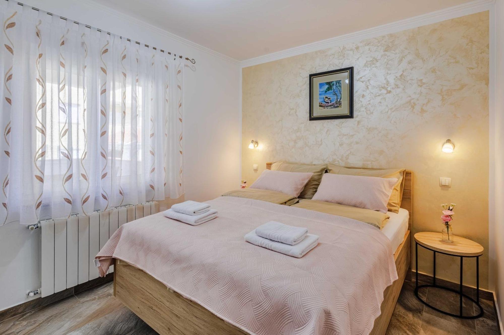Apartments Rose Čižići Bagian luar foto